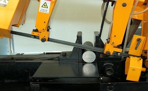 博白数控带锯床自动送料精度会出现偏差吗？