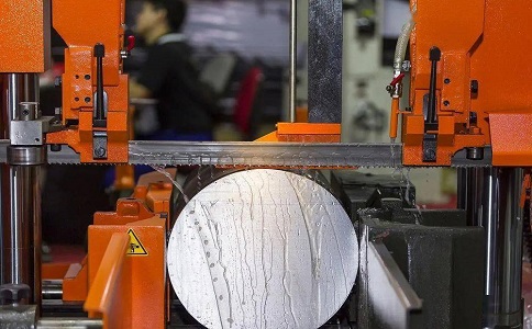 博白立式金属带锯床切削出现跑带故障解决方法！